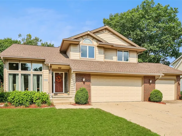 5866 S Winwood Dr, Johnston, IA 50131