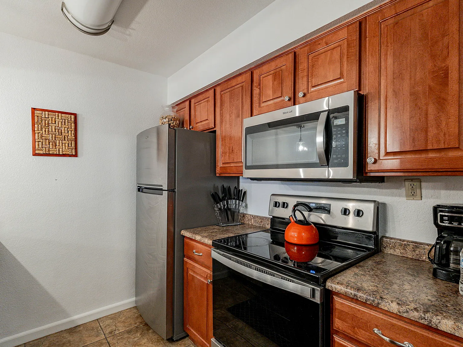 2 bed, 1140 sqft, $2,100 — Photo 2