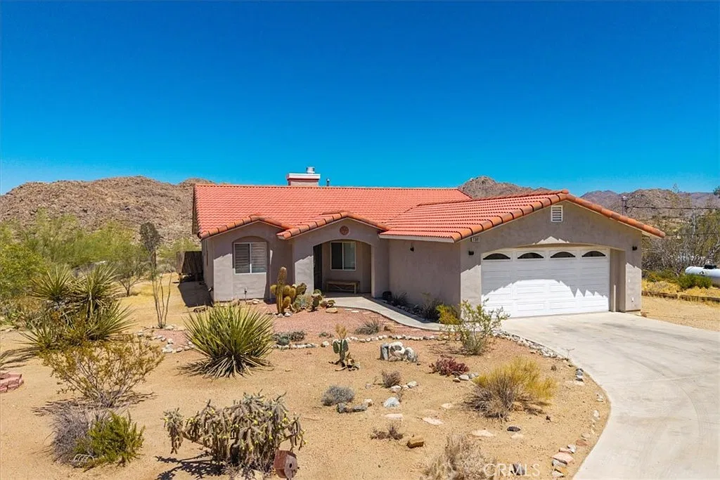 3 bed, 1656 sqft, $2,950 — Photo 1
