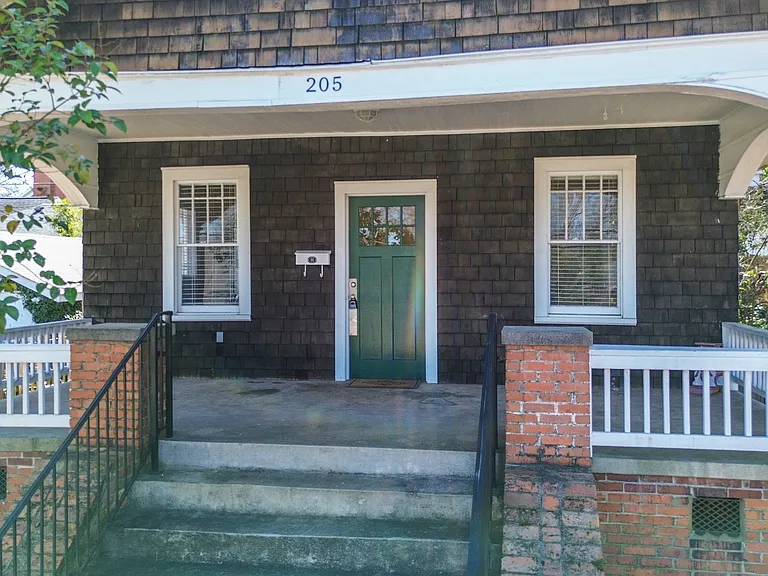 205 Croft St — Photo 3