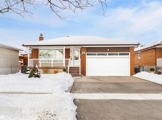 751 Runningbrook Dr, Mississauga, ON L4Y2R9