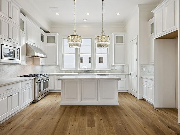 4th image of 7543 Ciano Ln