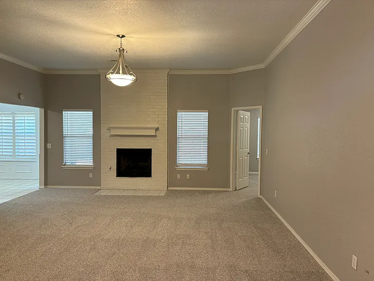 701 Goshawk Dr — Photo 4