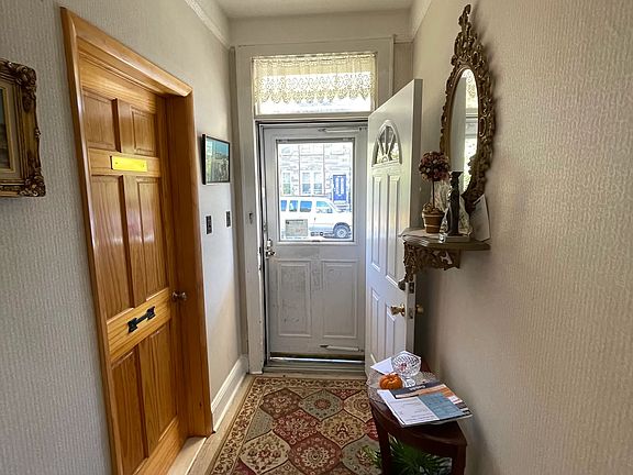 2nd image of 3042 36th St