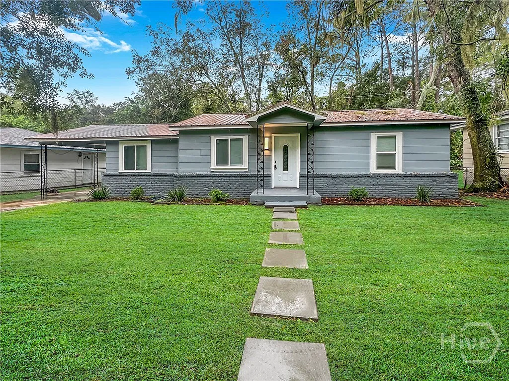 2 bed, 1.0 bath, 990 sqft, $1,600 — Photo 3