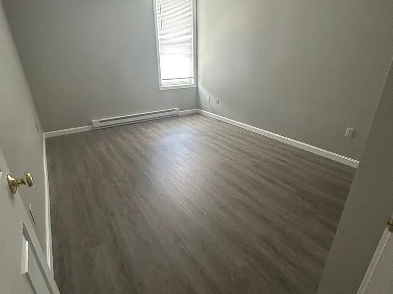 Kingsley Apartments — Photo 13