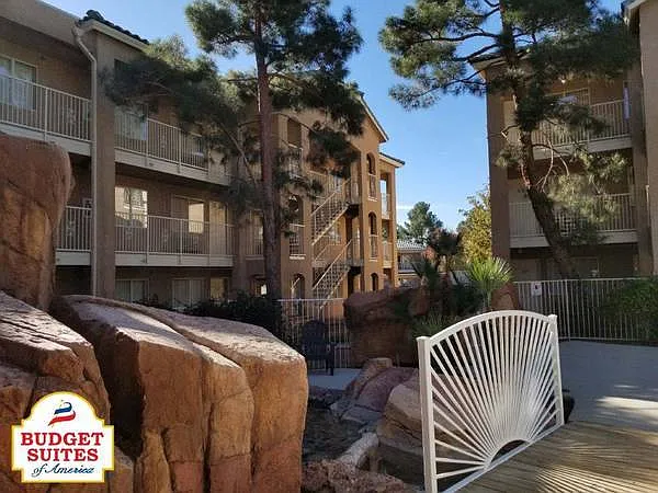 1 bed, 400 sqft, $1,250 — Photo 2