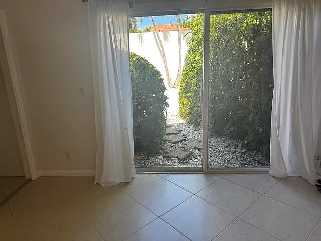 112 E Coral Fish Ln — Photo 13