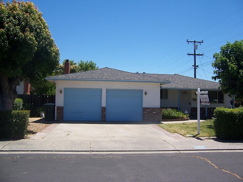 2nd image of 412 Ashwood Ct