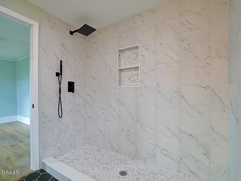 416 N Peninsula Dr — Photo 2