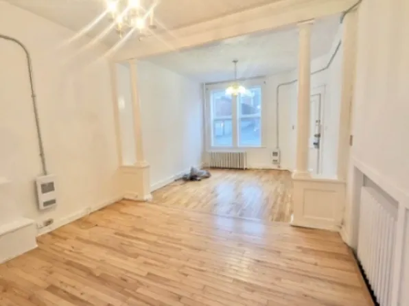 20 Queen St #1, Saint John, NB E2L 1R8