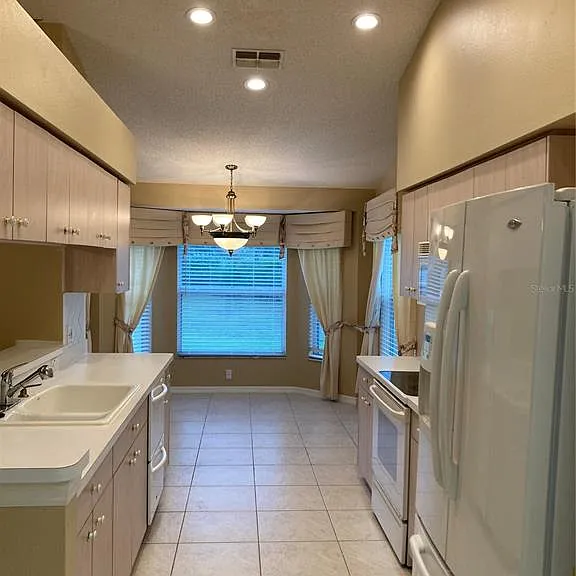 1327 Tollbridge Ct — Photo 9