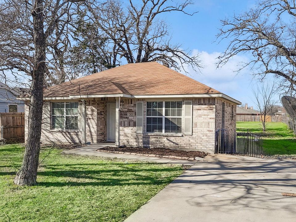 1st image of 2821 Crystal Dr
