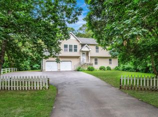 627 Blue Point Rd, Holtsville, NY 11742