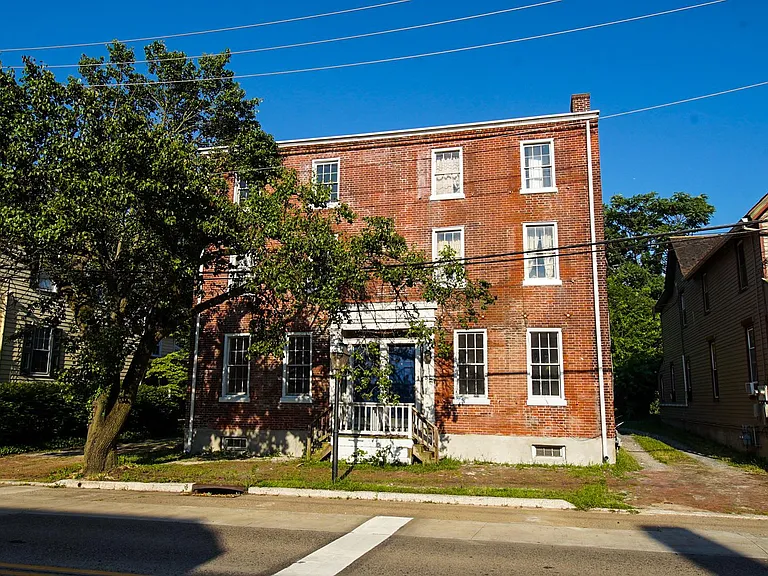 32 Market St — Photo 1