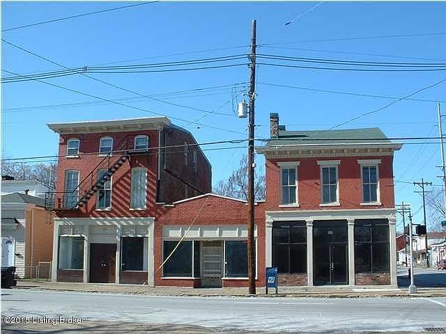 902-904 (left 2 bldgs)