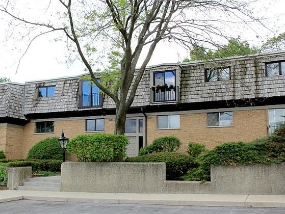 2nd image of 224 Kenston Ct