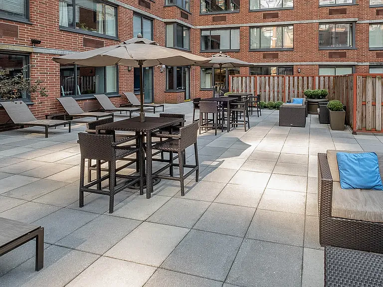 505 W 54th St #825 — Photo 26