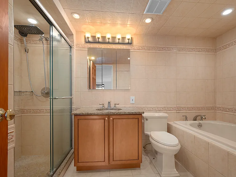 141 Great Neck Rd #2G — Photo 25