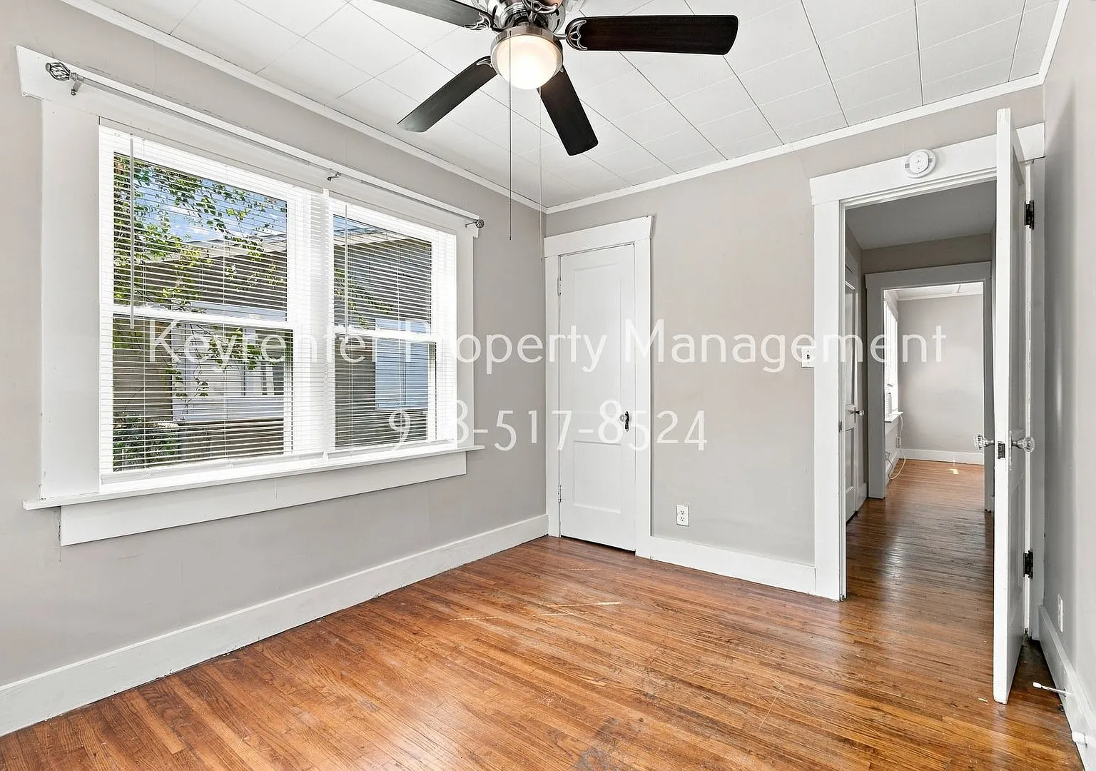 E 5th Pl Duplex — Photo 4