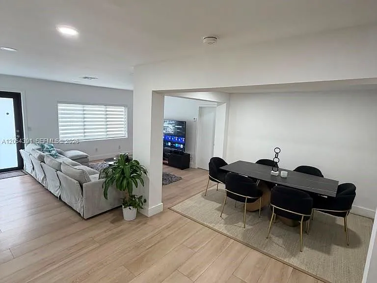 1884 SW 16th St #ROOM — Photo 11