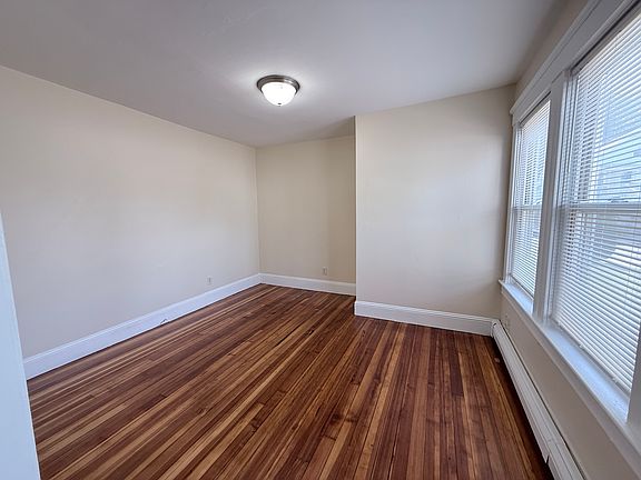 3rd image of 163 Lincoln St APT 1R