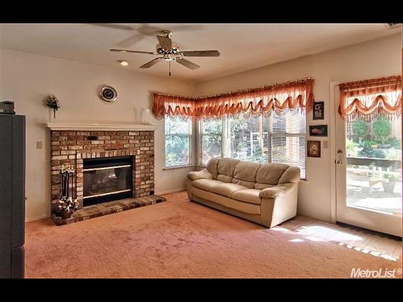 3rd image of 1539 River Oak Way