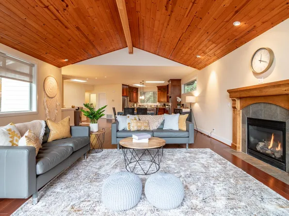 247 W Lake Sammamish Pkwy SE, Bellevue, WA 98008