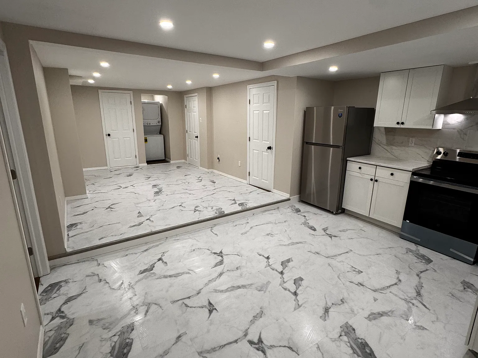 150 N Delaware Ave — Photo 2