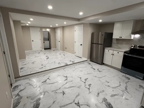 150 N Delaware Ave Floor 1, Lindenhurst, NY 11757