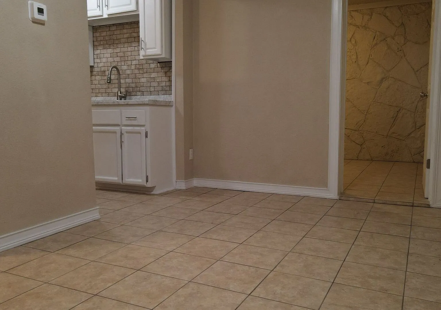 2 Bedroom 1 Bath Duplex — Photo 4