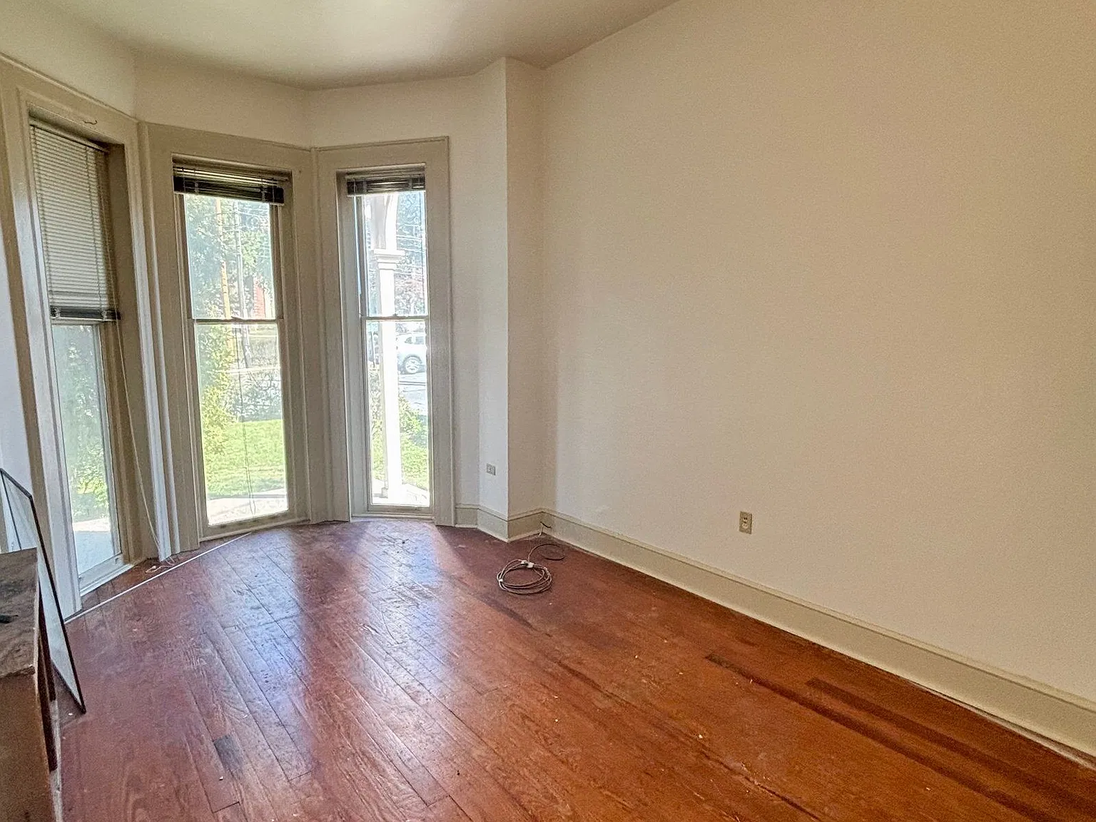 942 Columbia Ave — Photo 2