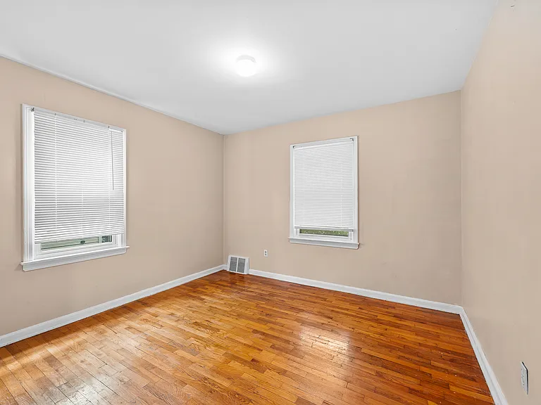 7490 Lamphere — Photo 12