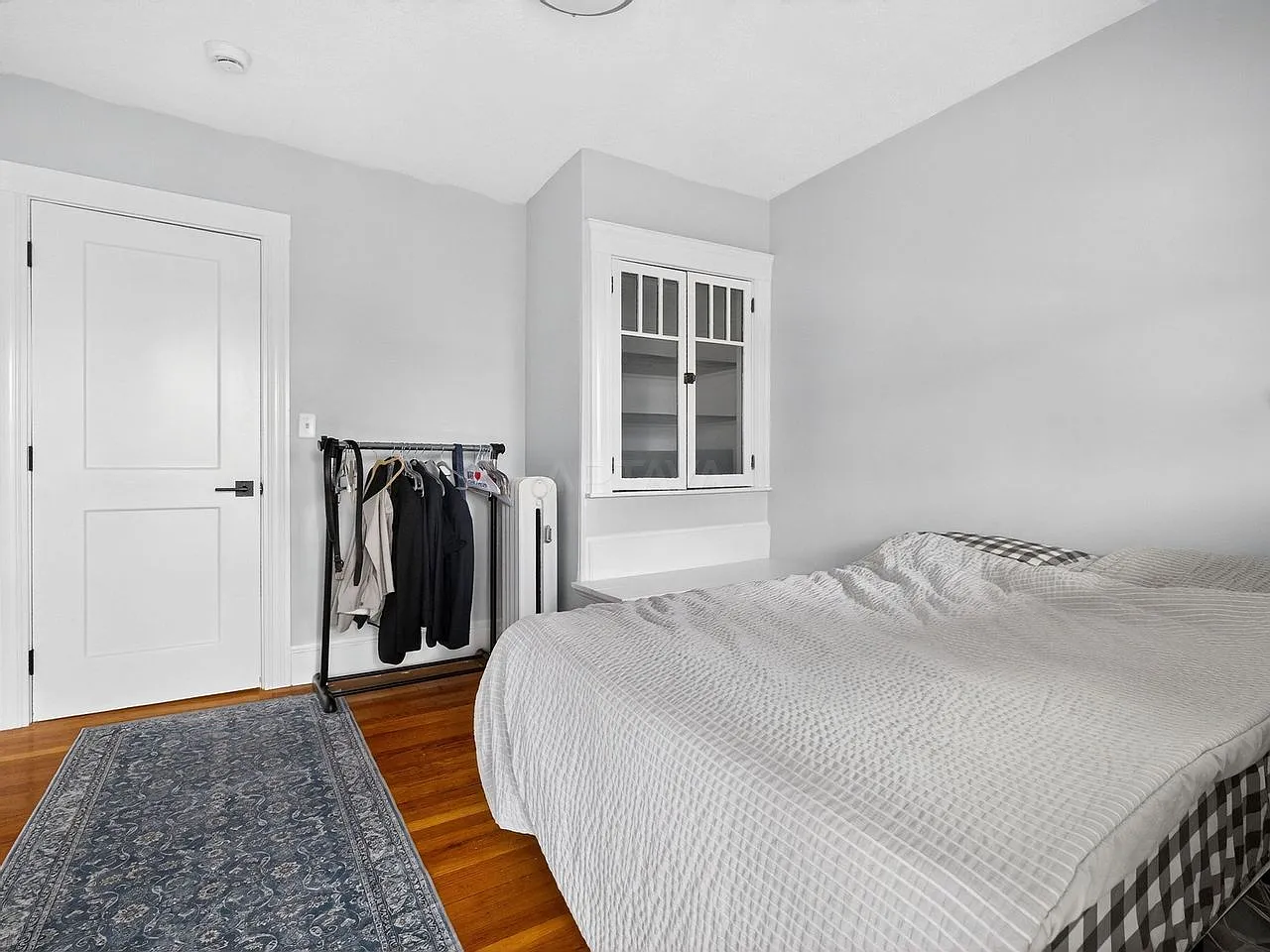 Medford Square / Medford Hillside area, 4 bedroom, 2 bathroom apartment — Photo 4