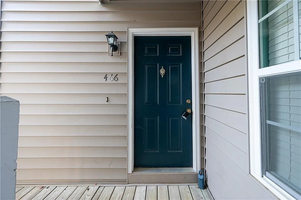 2 bed, 2.0 bath, 738 sqft, $1,650 — Photo 3
