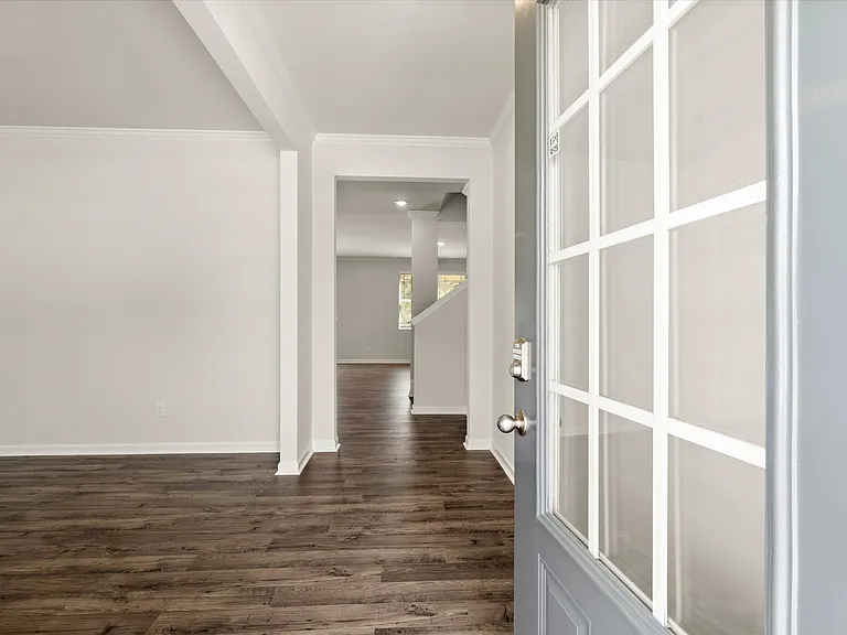 365 Belmont Dr — Photo 2