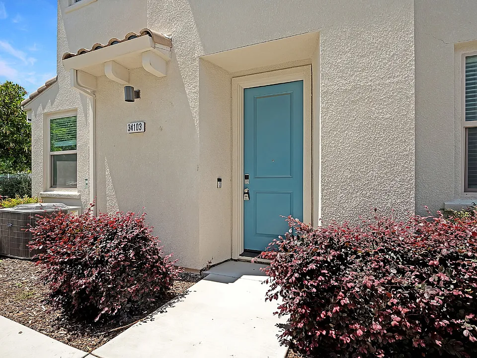 5301 E Commerce Way #34103