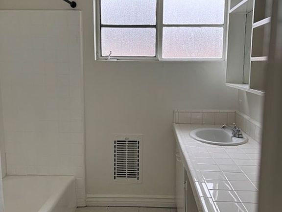 4th image of 1013 N San Vicente Blvd APT 10