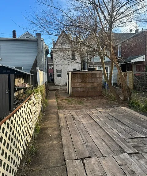 409 Beech St — Photo 32