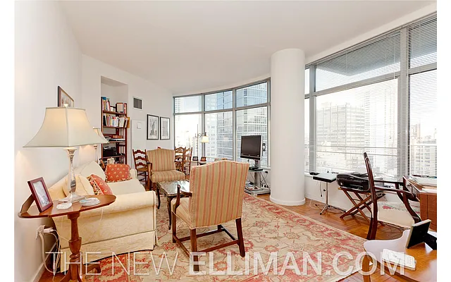 Rented by Douglas Elliman | media 16