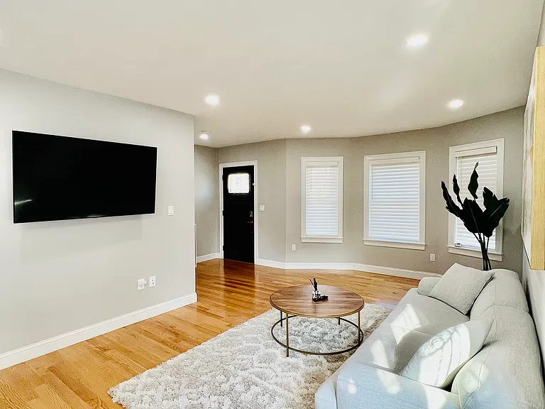 28 Metcalf St #1 — Photo 4