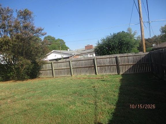 3rd image of 802 Grosvenor Dr