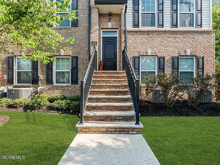 24 Catherine St — Photo 2
