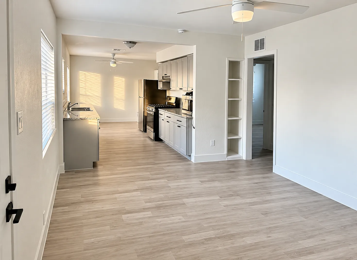 2 bed, 1200 sqft, $2,100 — Photo 2