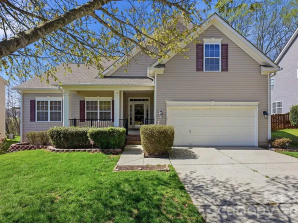 241 Golden Valley Dr, Mooresville, NC 28115