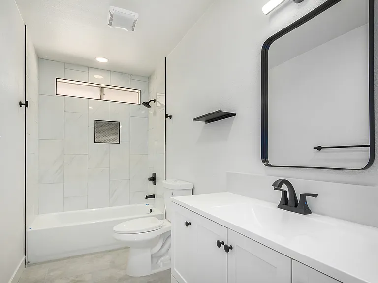 2731 E Michigan Ave — Photo 15