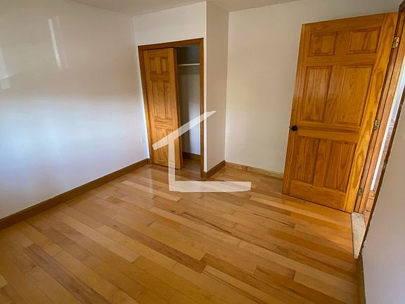 2nd image of 95 Glen St #1
