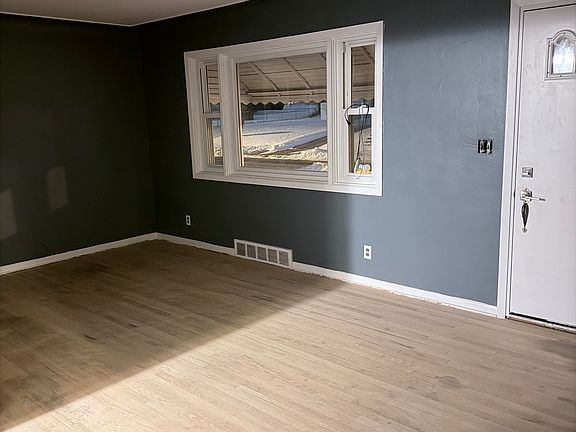 4th image of 960 Katherine Ave