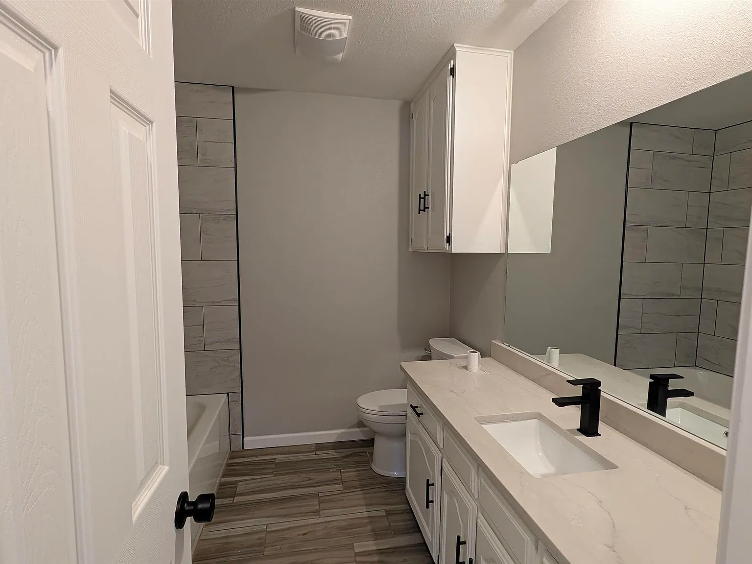 3 bed, 2.0 bath, 1402 sqft, $1,900 — Photo 4
