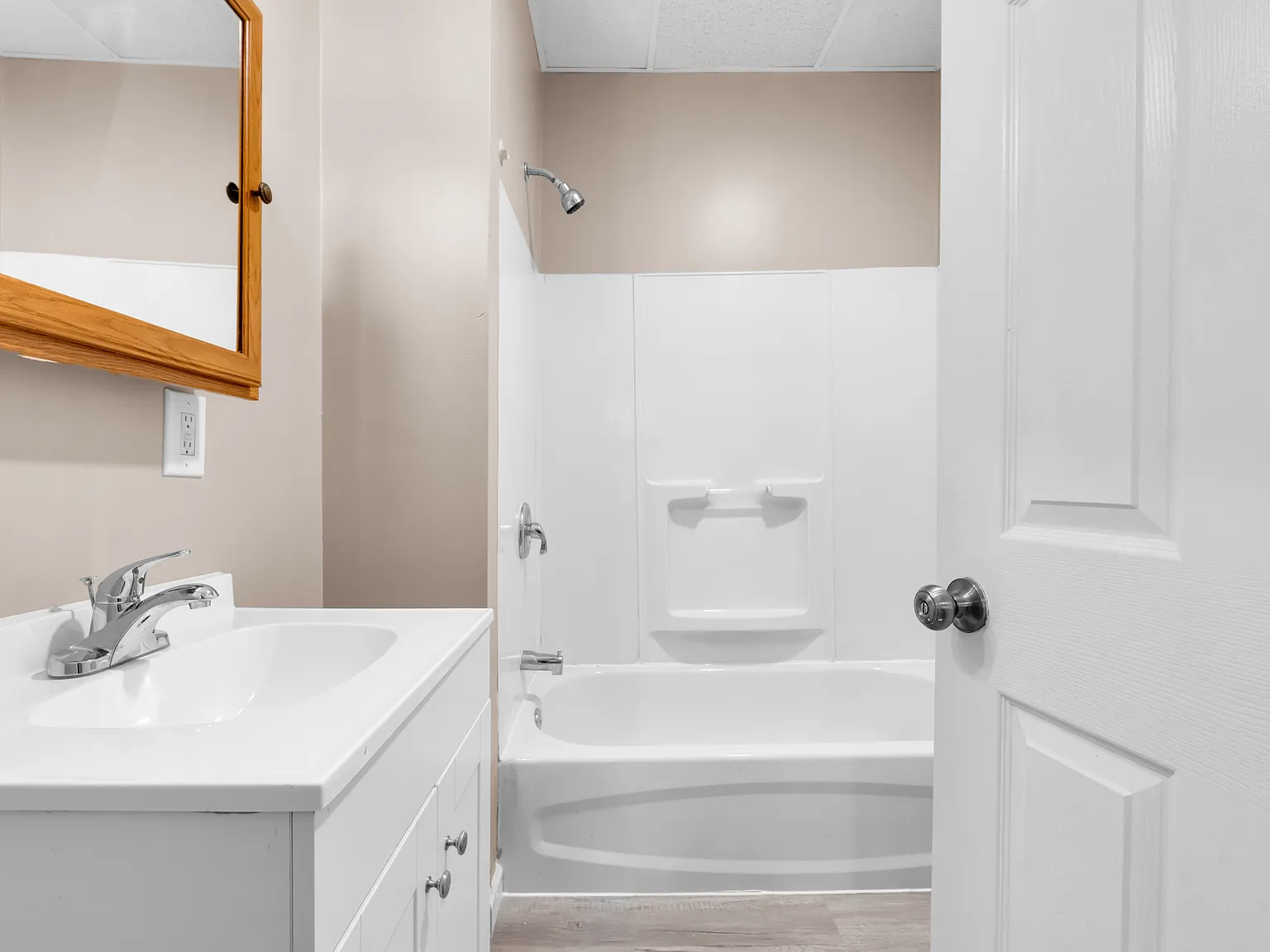 2 bed, 1100 sqft, $1,450 — Photo 3